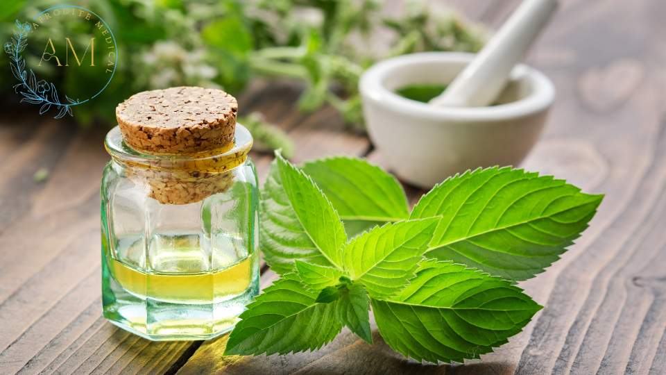 Oli Essenziali di Menta Piperita: Il Segreto Rinfrescante per Capelli Vigorosi